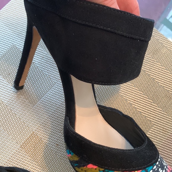 Via Spiga used once the front is different color pretty - Picture 2 of 11